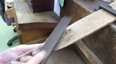 ペーパーナイフ製作工程・摺り