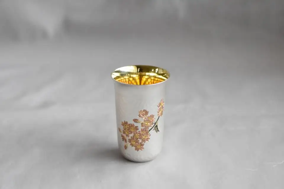 桜の彫金。中には金メッキ付き